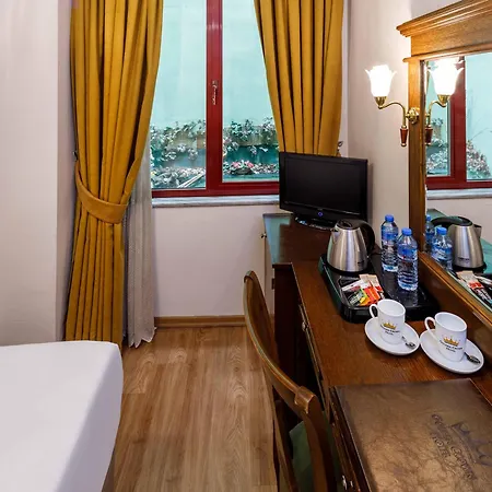 Hotel Golden Crown 3*