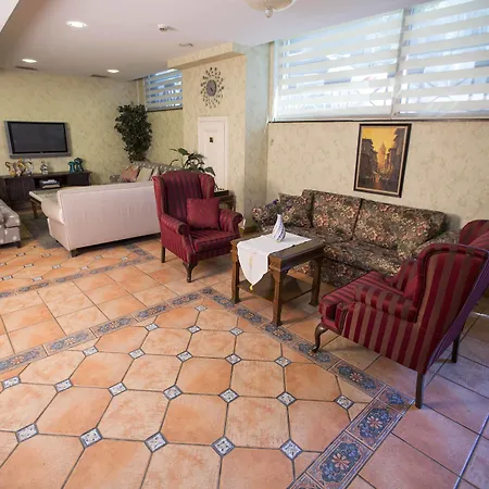 Golden Crown Hotel 3*