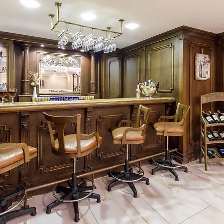 Golden Crown Hotel 3*