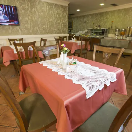 Hotel Golden Crown 3*