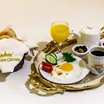 Golden Crown מלון 3*