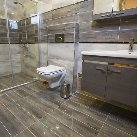 Golden Crown Hotel 3*