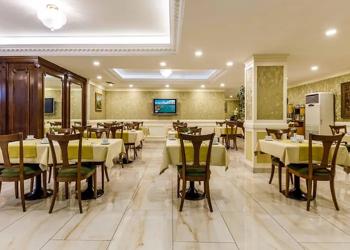 Hotel Golden Crown 3*