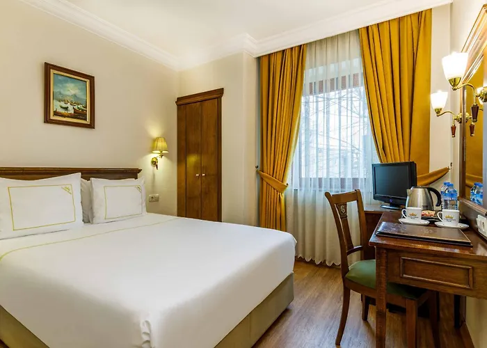 Golden Crown Hotel 3*