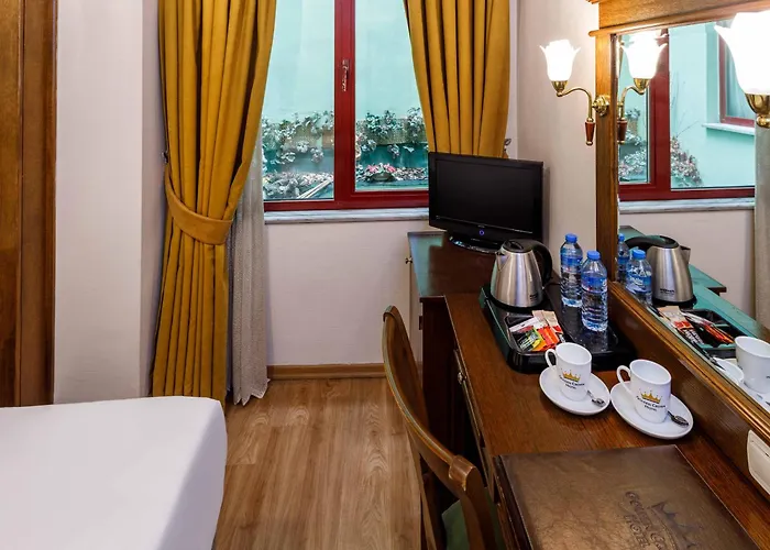 Hotel Golden Crown 3*