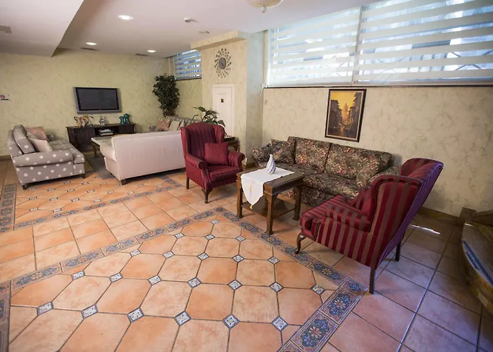 Golden Crown Hotel 3*