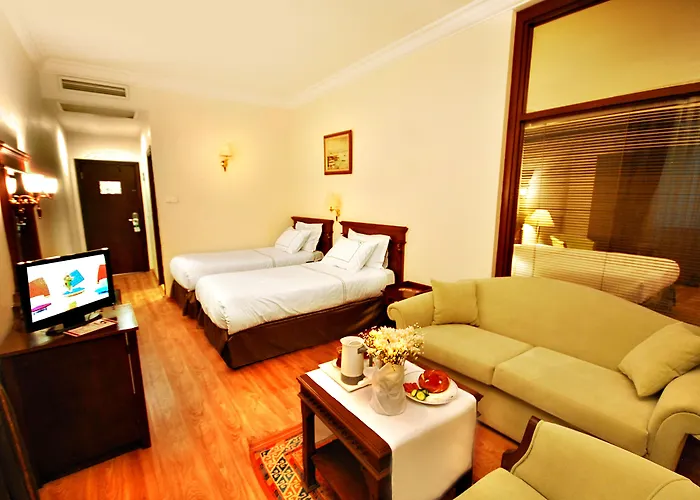 Hotel Golden Crown 3*