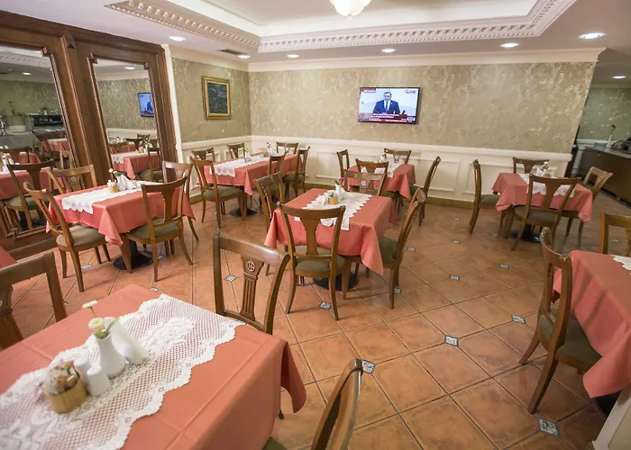 Hotel Golden Crown 3*