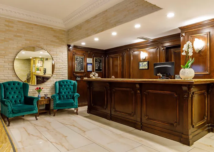 Hotel Golden Crown 3*