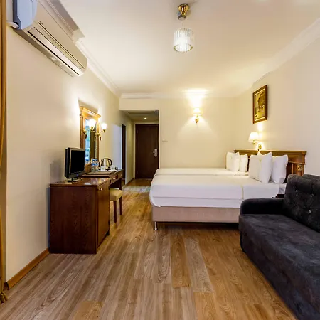 Hotel Golden Crown
