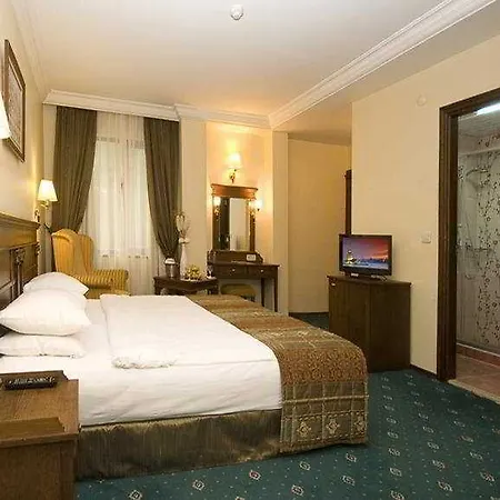 Golden Crown Hotel